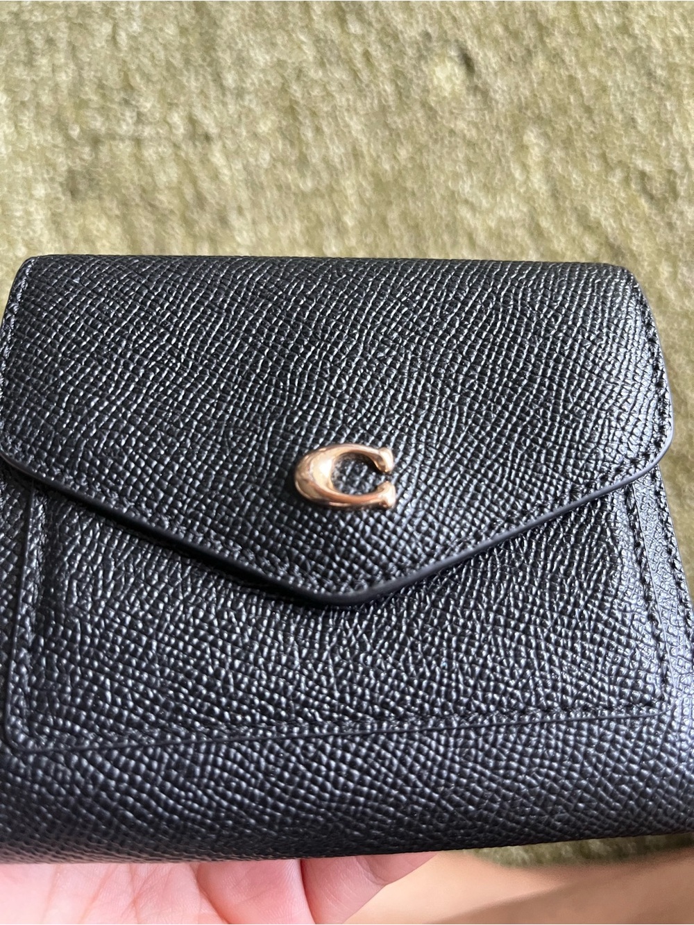 Coach Black Textured Leather Small Wallet with Gold 'C' Accent - Picture 4 of 10